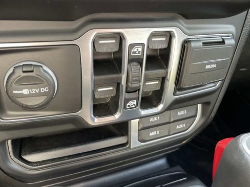Used 2020 Jeep Gladiator Overland AWD/4WD image 24