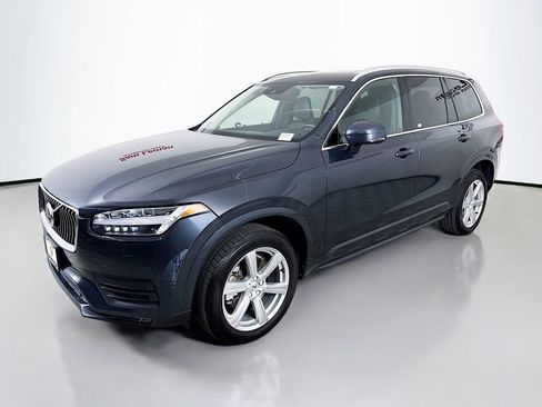 Used 2021 Volvo XC90 T6 Momentum image 3