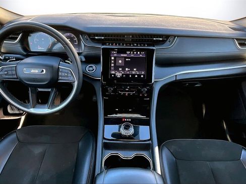 Used 2023 Jeep Grand Cherokee L Laredo image 13