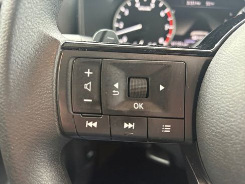 Used 2023 Nissan Rogue SV image 16