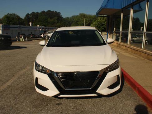 Used 2022 Nissan Sentra SV image 2
