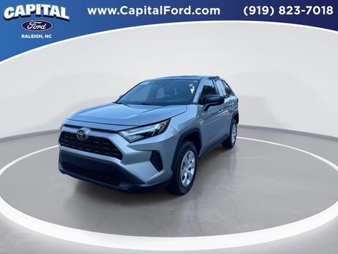 Used 2025 Toyota RAV4 LE AWD/4WD image 4