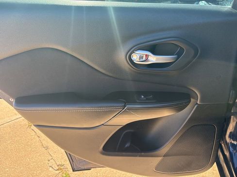 Used 2014 Jeep Cherokee Sport image 15