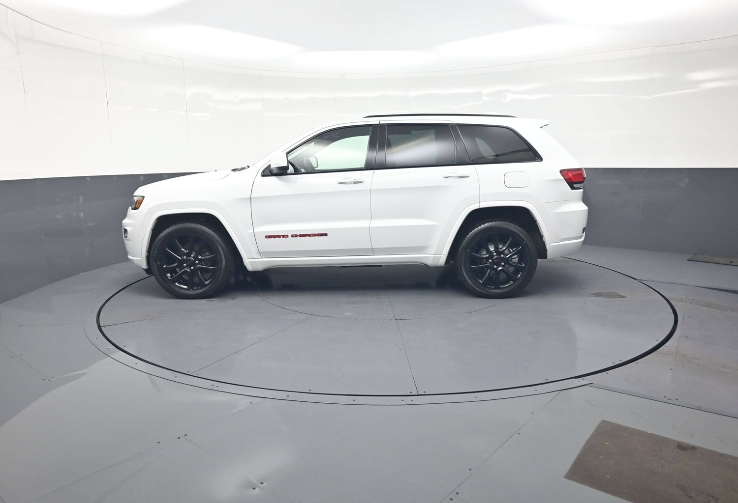 Used 2020 Jeep Grand Cherokee Altitude AWD/4WD image 6