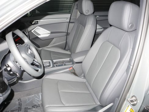New 2025 Audi Q3 2.0T Premium image 8