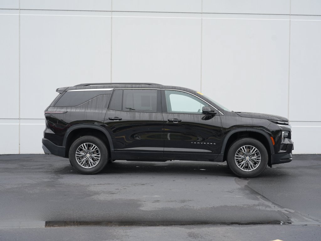 Certified 2026 Chevrolet Traverse LT w/ Driver Confidence Package AWD/4WD image 2
