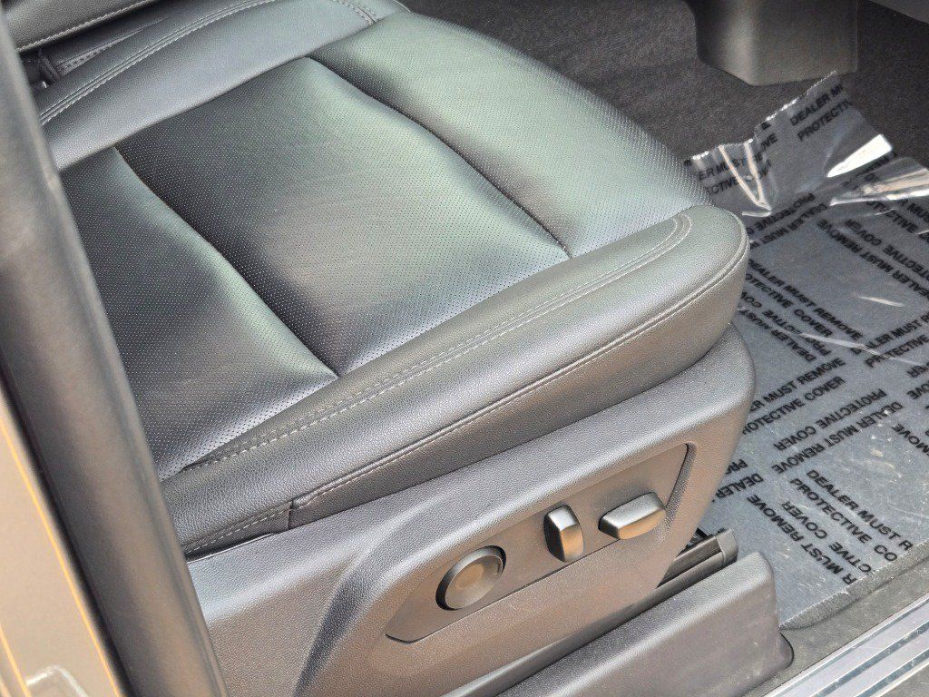 Certified 2025 GMC Sierra 1500 SLT AWD/4WD image 8