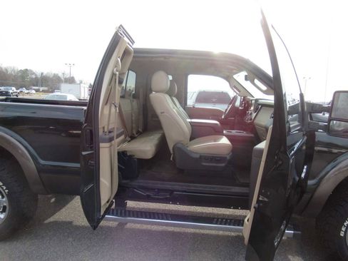 Used 2015 Ford F250 Lariat w/ Chrome Package image 15