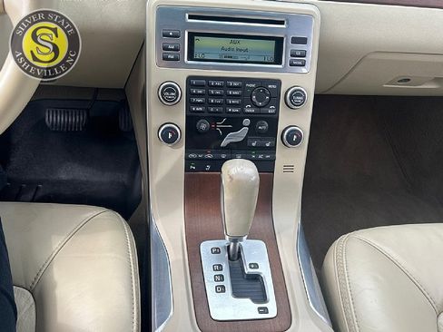 Used 2011 Volvo XC70 3.2 image 23