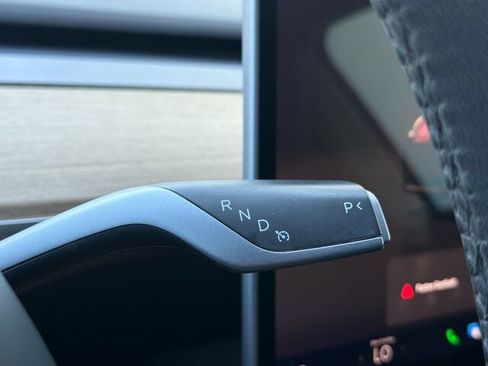 Used 2024 Tesla Model Y 2WD image 27