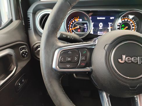 Used 2020 Jeep Wrangler Unlimited Sahara AWD/4WD image 11