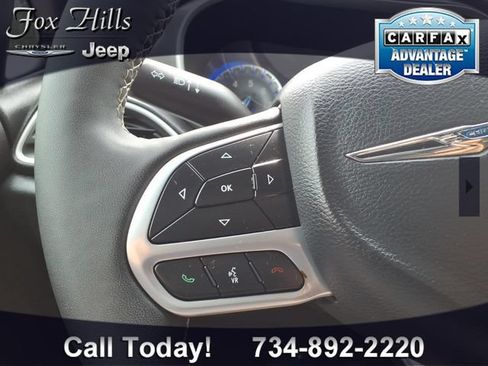 Used 2026 Chrysler Pacifica Select FWD image 18