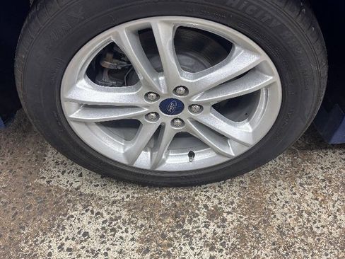 Used 2018 Ford Fusion SE w/ Fusion SE Technology Package image 11