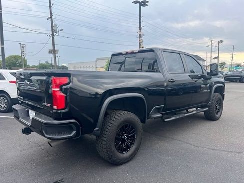 Used 2024 Chevrolet Silverado 2500 ZR2 w/ Technology Package AWD/4WD image 3