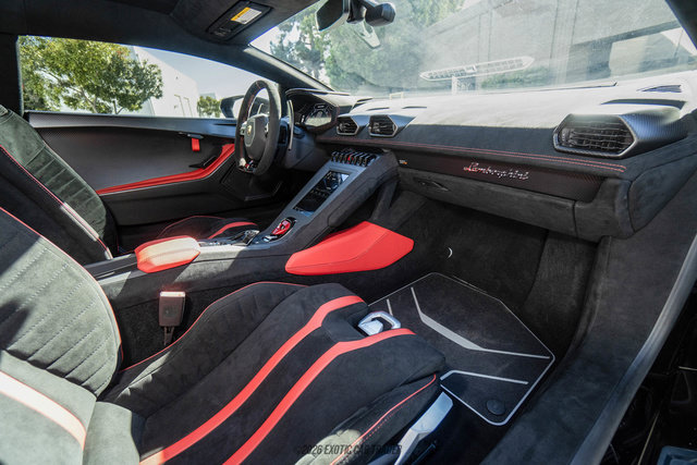 Used 2021 Lamborghini Huracan STO RWD image 31