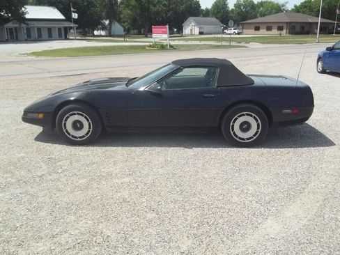 Used 1993 Chevrolet Corvette Convertible image 2