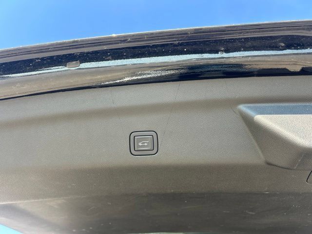Used 2024 Chevrolet Tahoe Premier AWD/4WD image 11