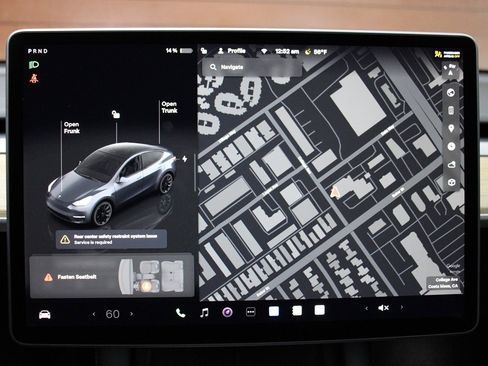 Used 2022 Tesla Model Y Long Range image 27