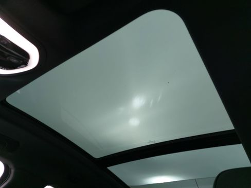 Used 2026 Porsche Macan image 32