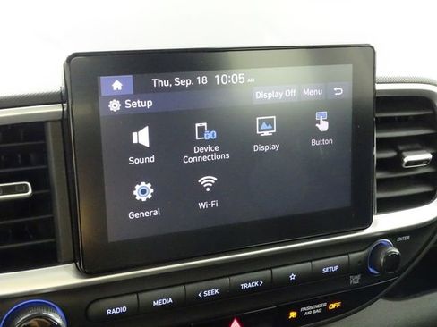 Used 2024 Hyundai Venue SEL image 30