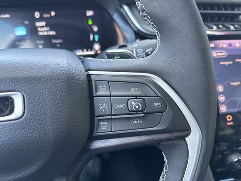 Used 2022 Jeep Grand Cherokee Limited 4xe image 17