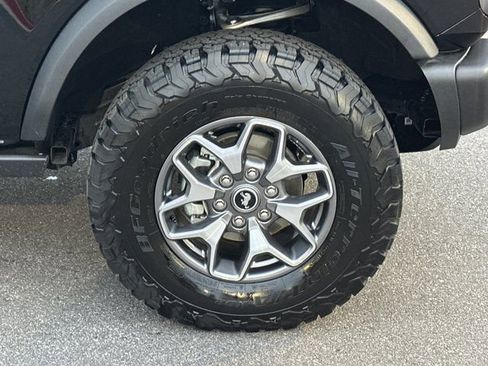 Used 2025 Ford Bronco Badlands image 16
