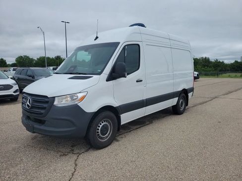 Used 2025 Mercedes-Benz Sprinter 2500 image 13