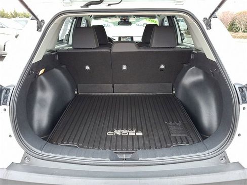 Certified 2022 Toyota Corolla Cross LE image 28