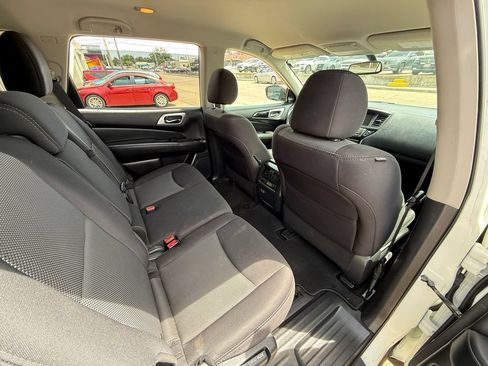 Used 2020 Nissan Pathfinder SV AWD/4WD image 17