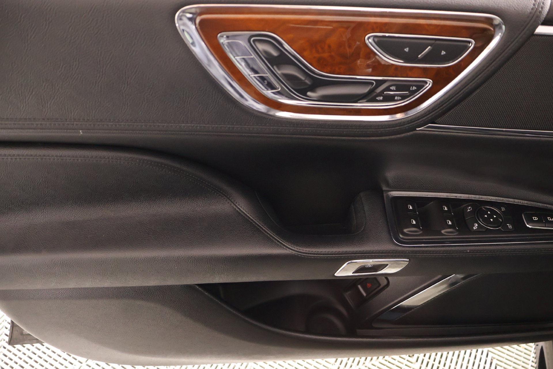 Used 2020 Lincoln Continental Reserve FWD image 16