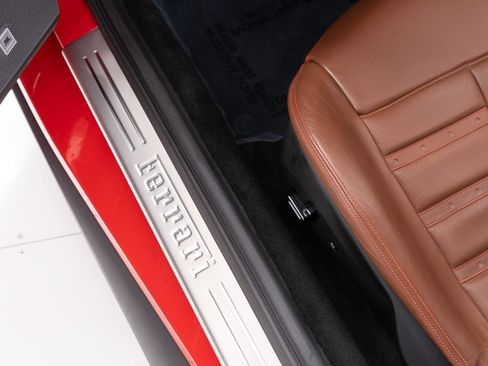 Used 2019 Ferrari Portofino RWD image 20