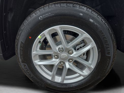 New 2025 Jeep Grand Cherokee Laredo image 28