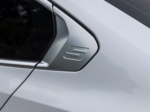 Used 2025 BMW i5 xDrive40 w/ Premium Package image 18