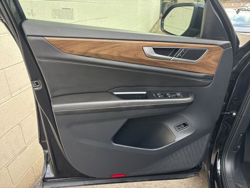 Used 2025 Volkswagen Atlas SE image 20