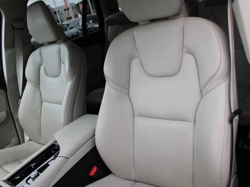 Used 2023 Volvo XC90 B5 Core AWD/4WD image 5