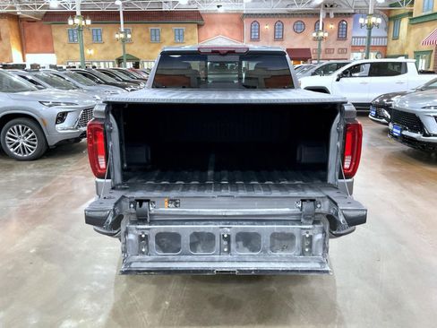 Certified 2022 GMC Sierra 1500 AT4 w/ AT4 Premium Package image 21