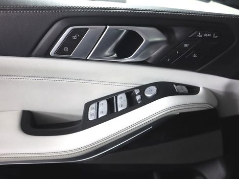 Used 2023 BMW X7 xDrive40i w/ M Sport Package AWD/4WD image 19