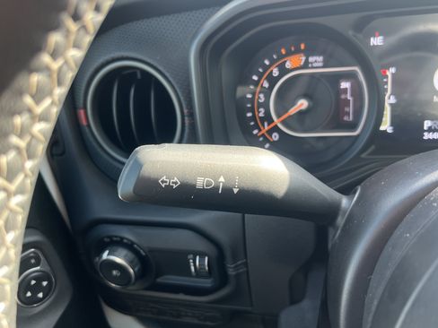 Used 2025 Jeep Wrangler Unlimited Rubicon AWD/4WD image 21