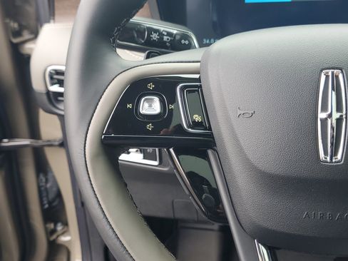 New 2025 Lincoln Corsair Grand Touring w/ Towing Package image 17