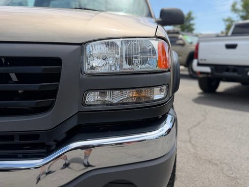 Used 2006 GMC Sierra 2500 W/T RWD image 27