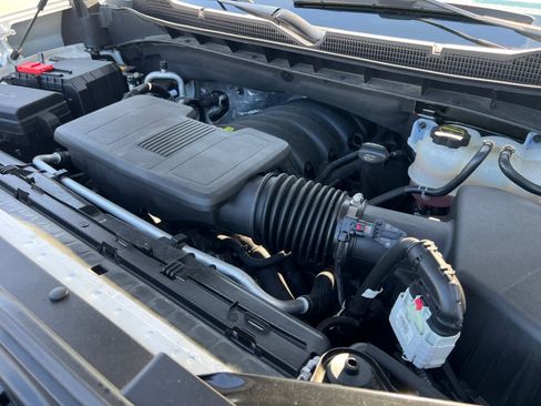 Used 2025 Chevrolet Silverado 1500 LT Trail Boss w/ Convenience Package II AWD/4WD image 8