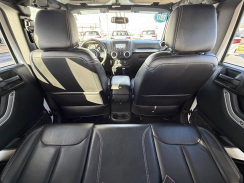 Used 2017 Jeep Wrangler Unlimited Sahara w/ Connectivity Group image 16