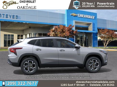 New 2026 Chevrolet Trax LT w/ Driver Confidence Package FWD image 5