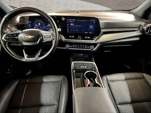 Used 2025 Chevrolet Equinox LT w/ Convenience Package II image 14