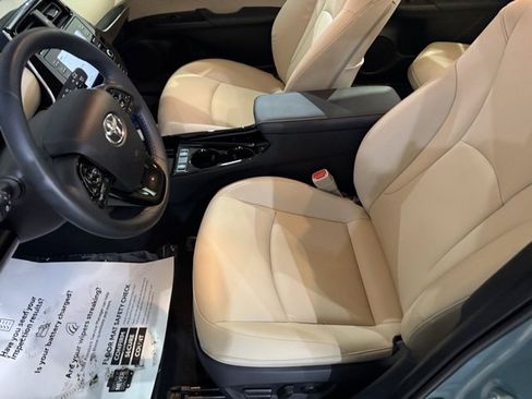 Used 2022 Toyota Prius XLE image 21