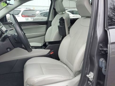 Certified 2022 Jeep Grand Cherokee Overland w/ Advanced Protech Group III image 25