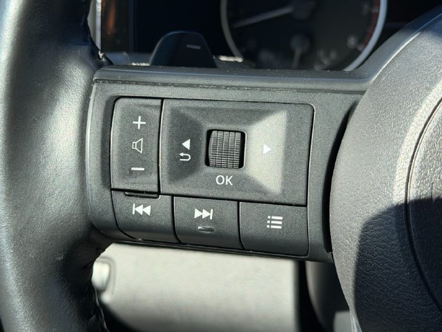 Used 2025 Nissan Pathfinder SV FWD image 18