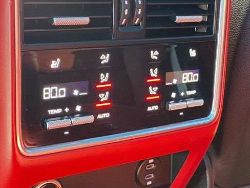 Used 2023 Porsche Cayenne Platinum Edition image 20