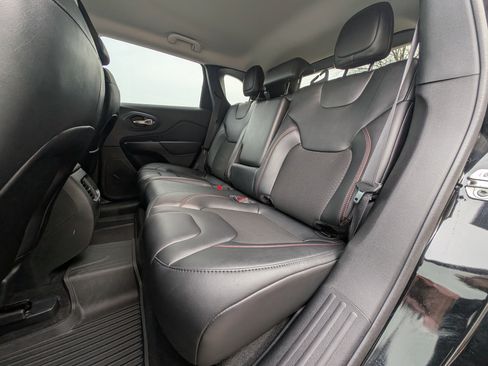 Used 2022 Jeep Cherokee Trailhawk image 17