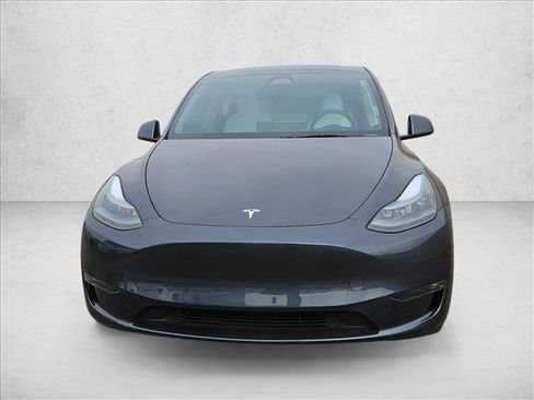 Used 2025 Tesla Model Y Long Range AWD/4WD image 2